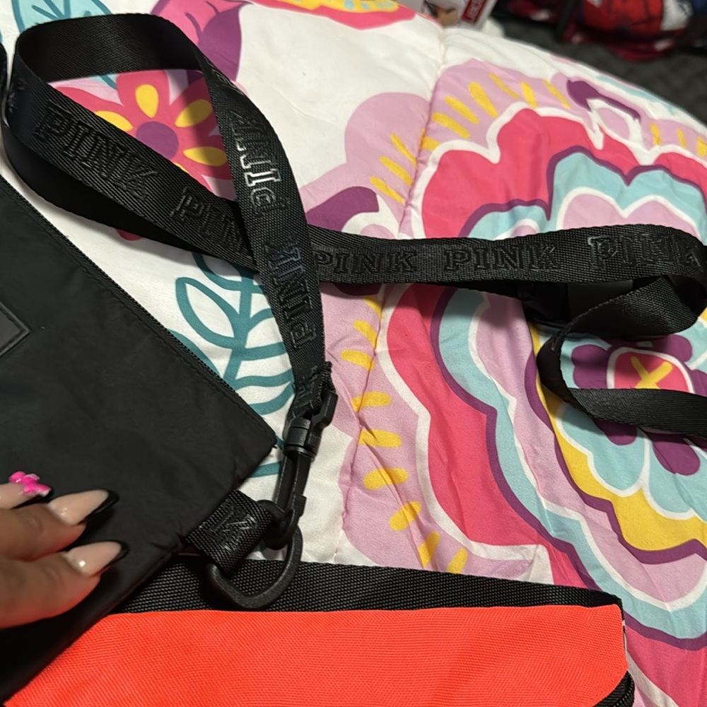 Pink VS fanny pack. Set of 2 - Picture 5 of 5